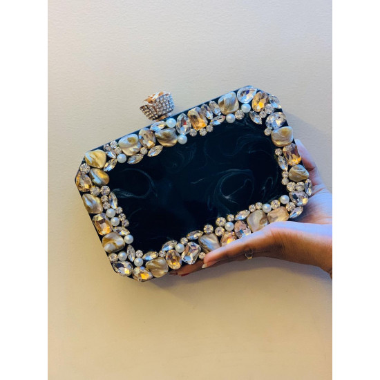 Raisin Beauty Clutch (Delivery time 3-4 Weeks)